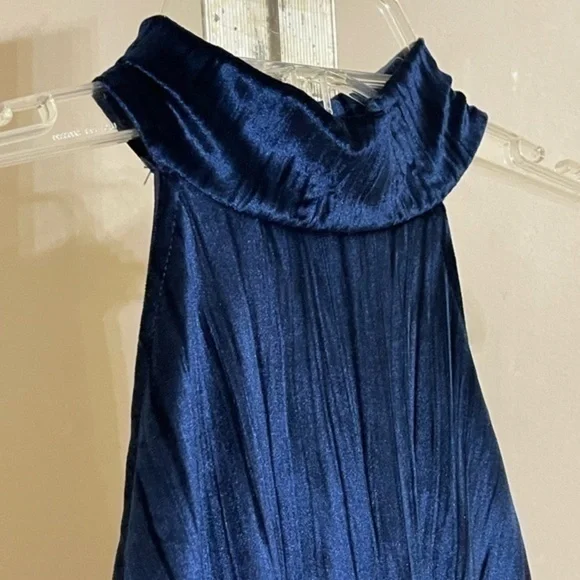 MISSGUIDED NAVY SLEEVELESS VELVET PLEATED SWING DRESS SZ 4 - Picture 4 of 8